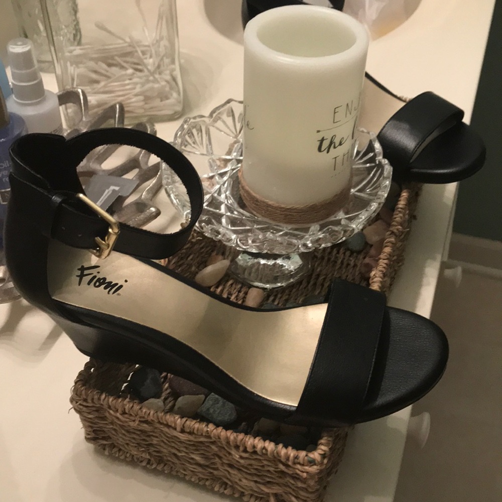Fioni Wedge Sandals